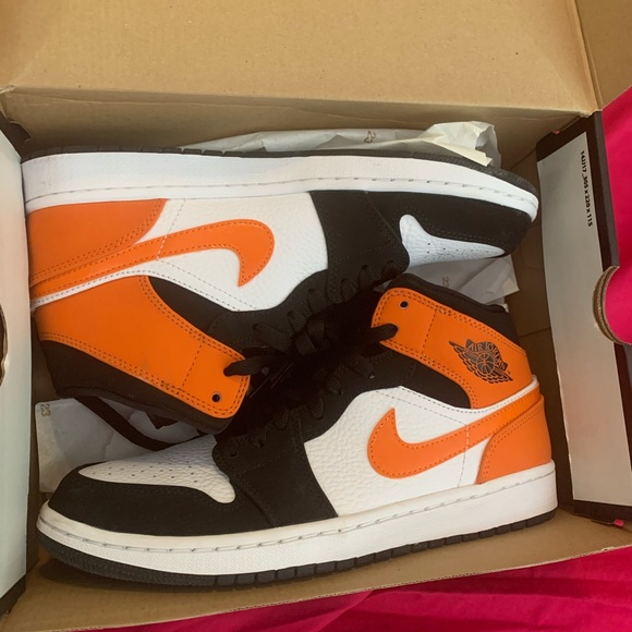 Shattered Backboard Jordan 1s